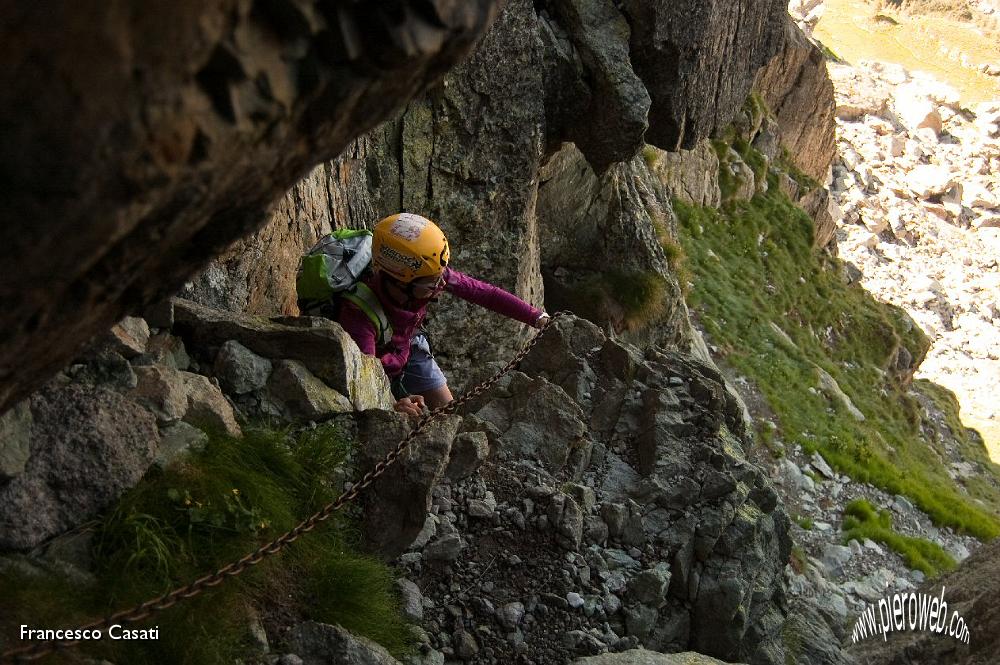 005 Elena in un passaggio della ferrata.jpg